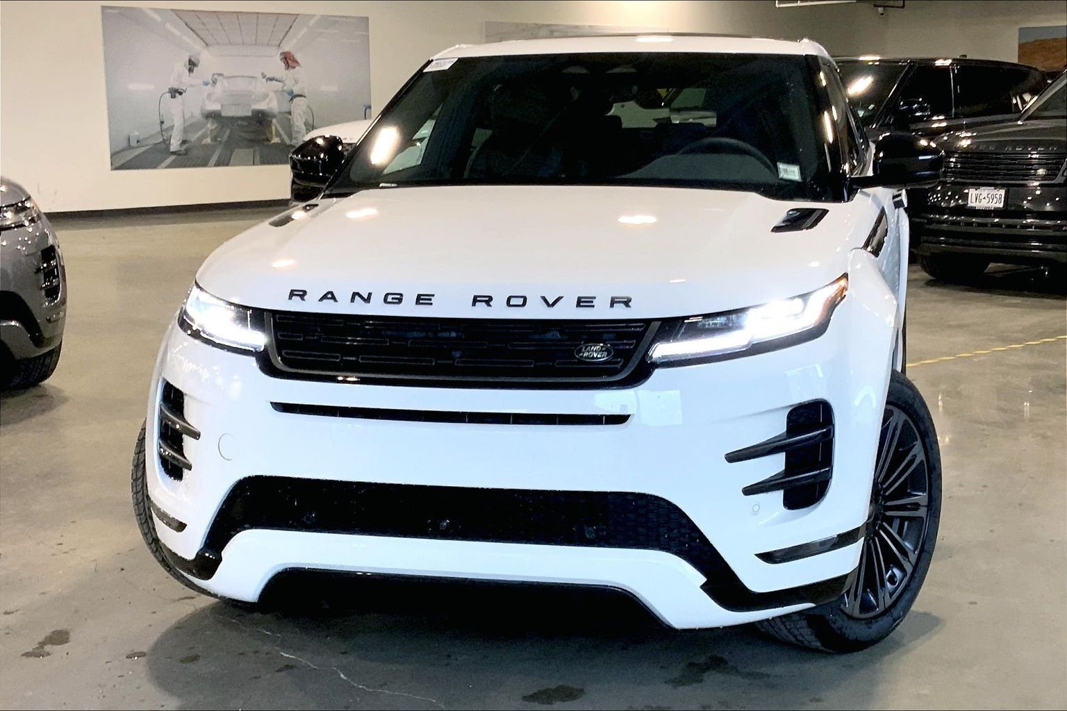 2026 Land Rover Range Rover Evoque Dynamic SE's photo