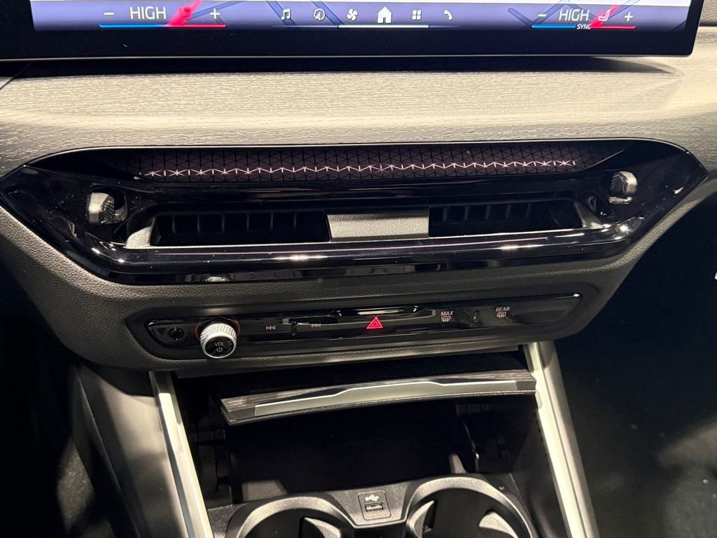 2026 BMW 3 Series 330i - Photo 12