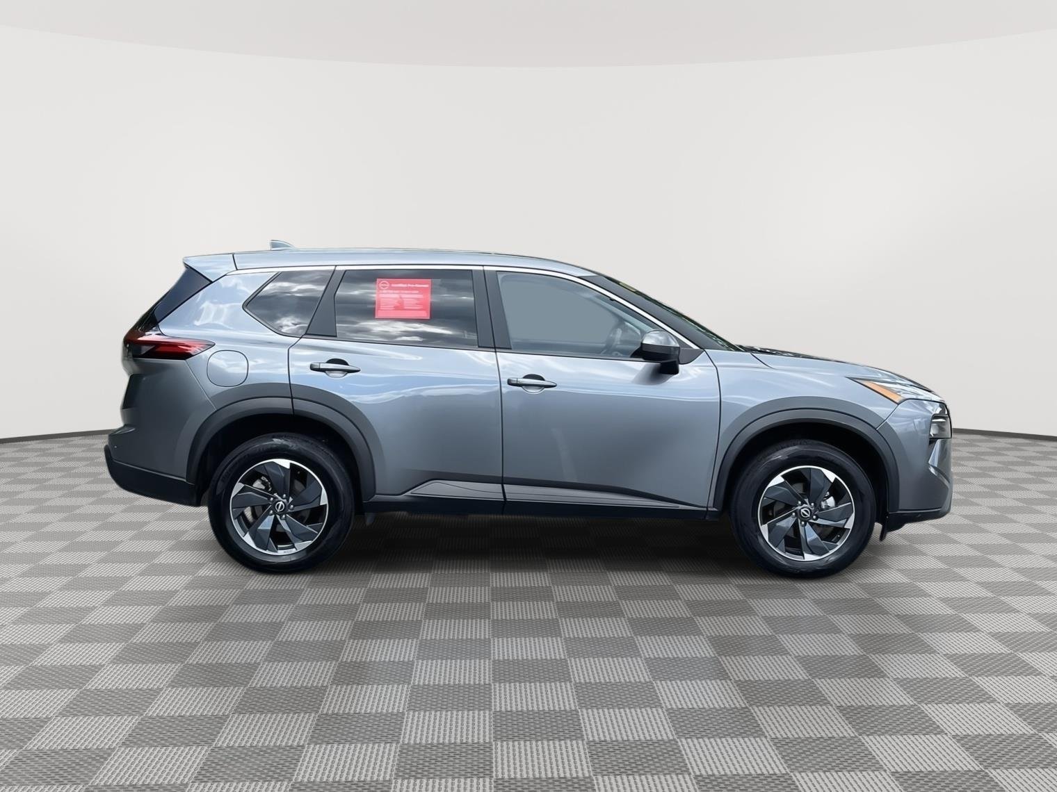 Used 2025 Gun Metallic Nissan SV image 4