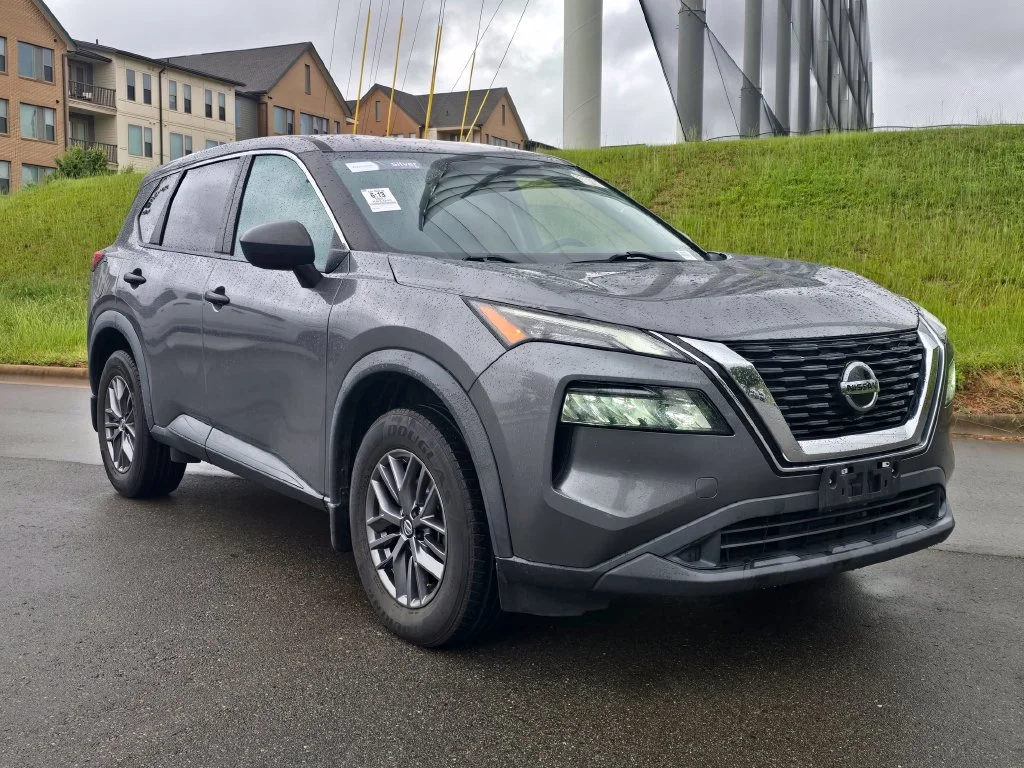 Used 2021 Gray Nissan S image 32