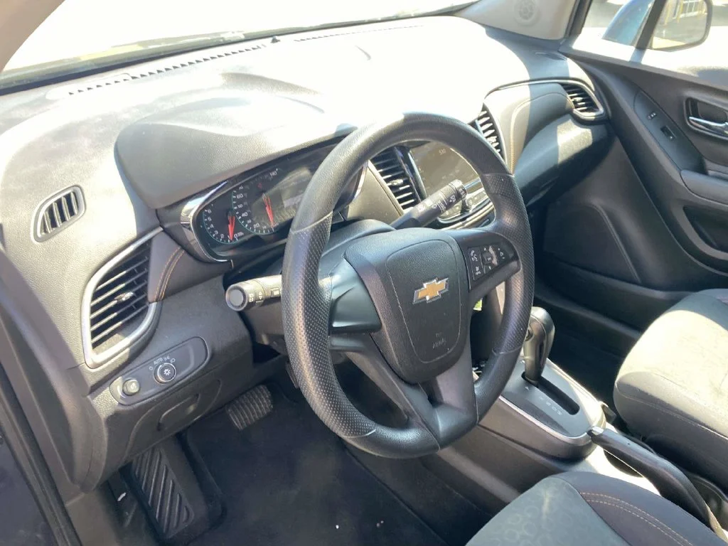 Used 2018 Blue Chevrolet LS image 17