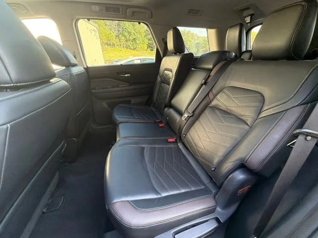 Used 2022 Gray Nissan Platinum image 16