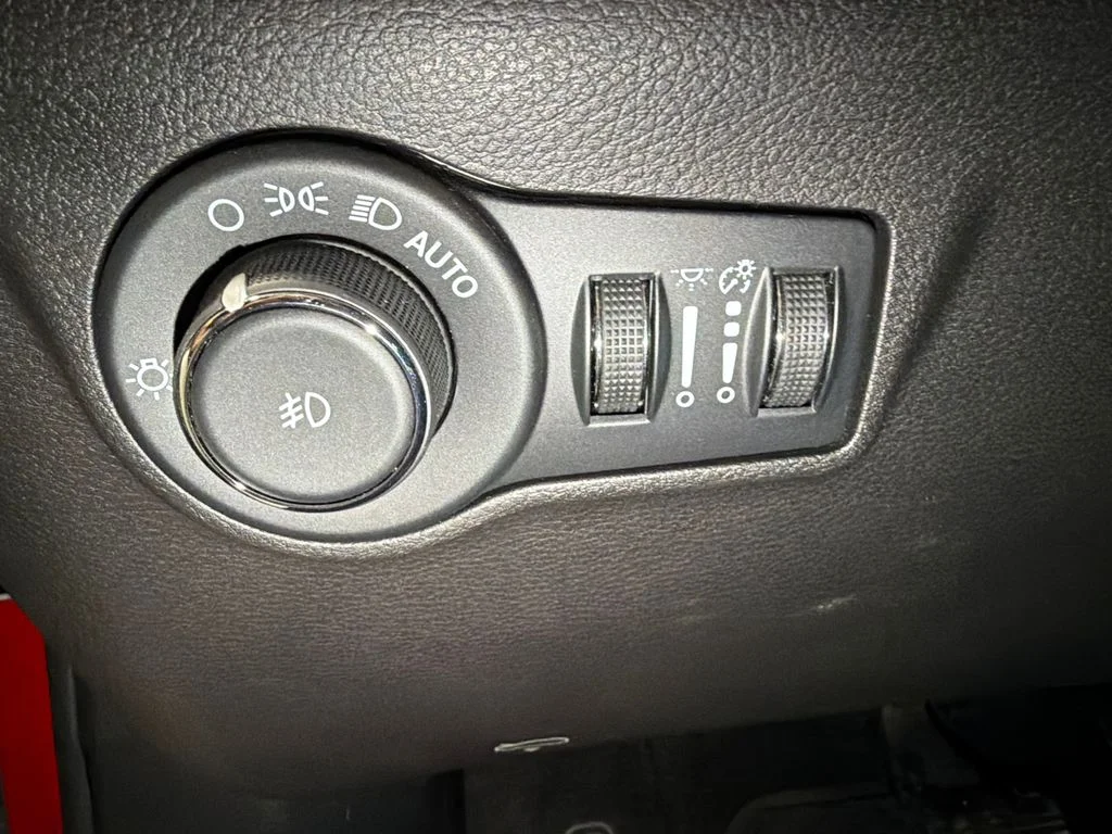 Certified Used 2024 Red Hot Pearlcoat Jeep Latitude Lux image 20