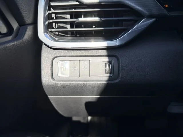 New 2026 Sterling Metallic GMC Elevation image 28