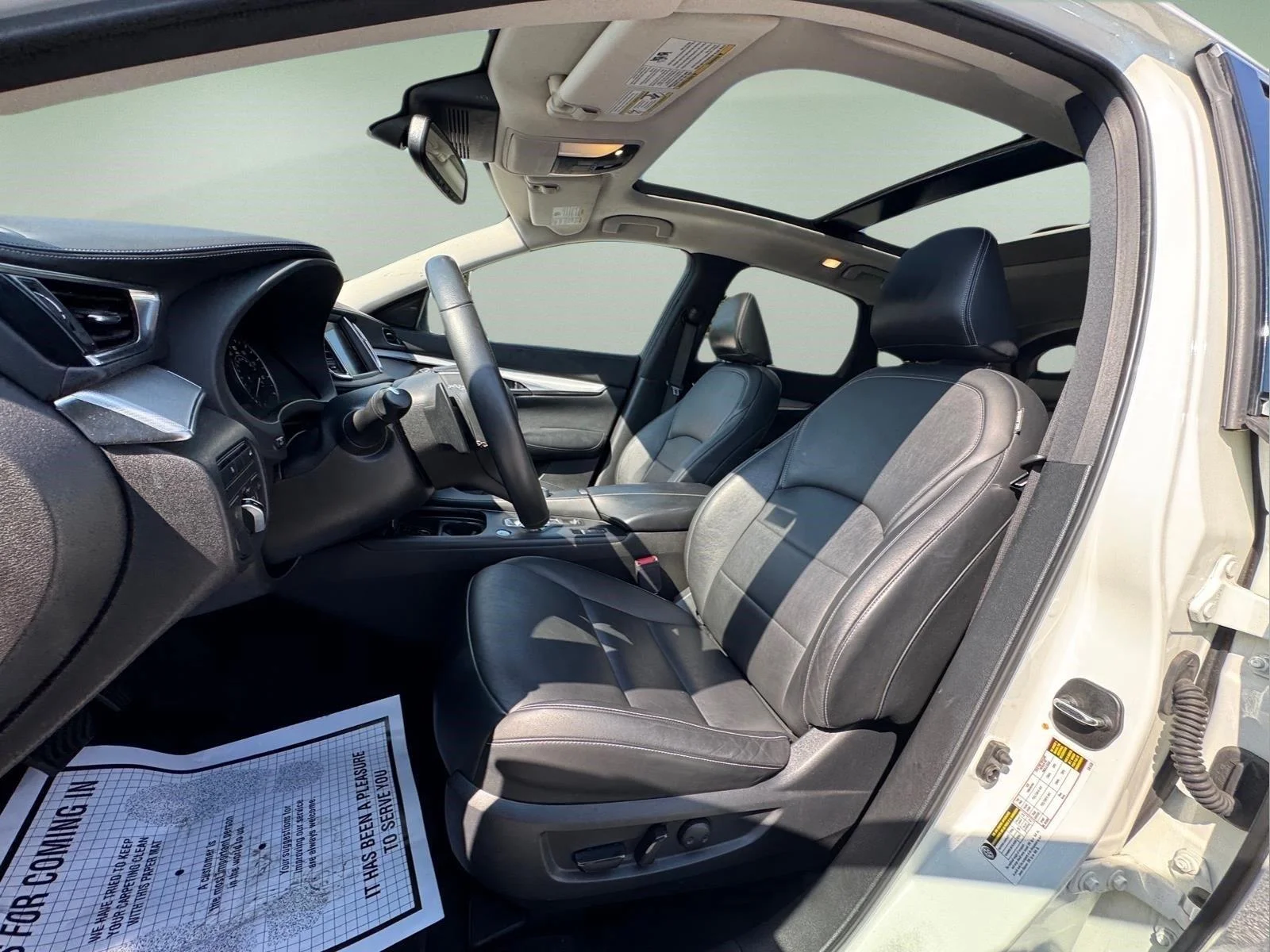 Used 2020 Majestic White INFINITI LUXE image 19