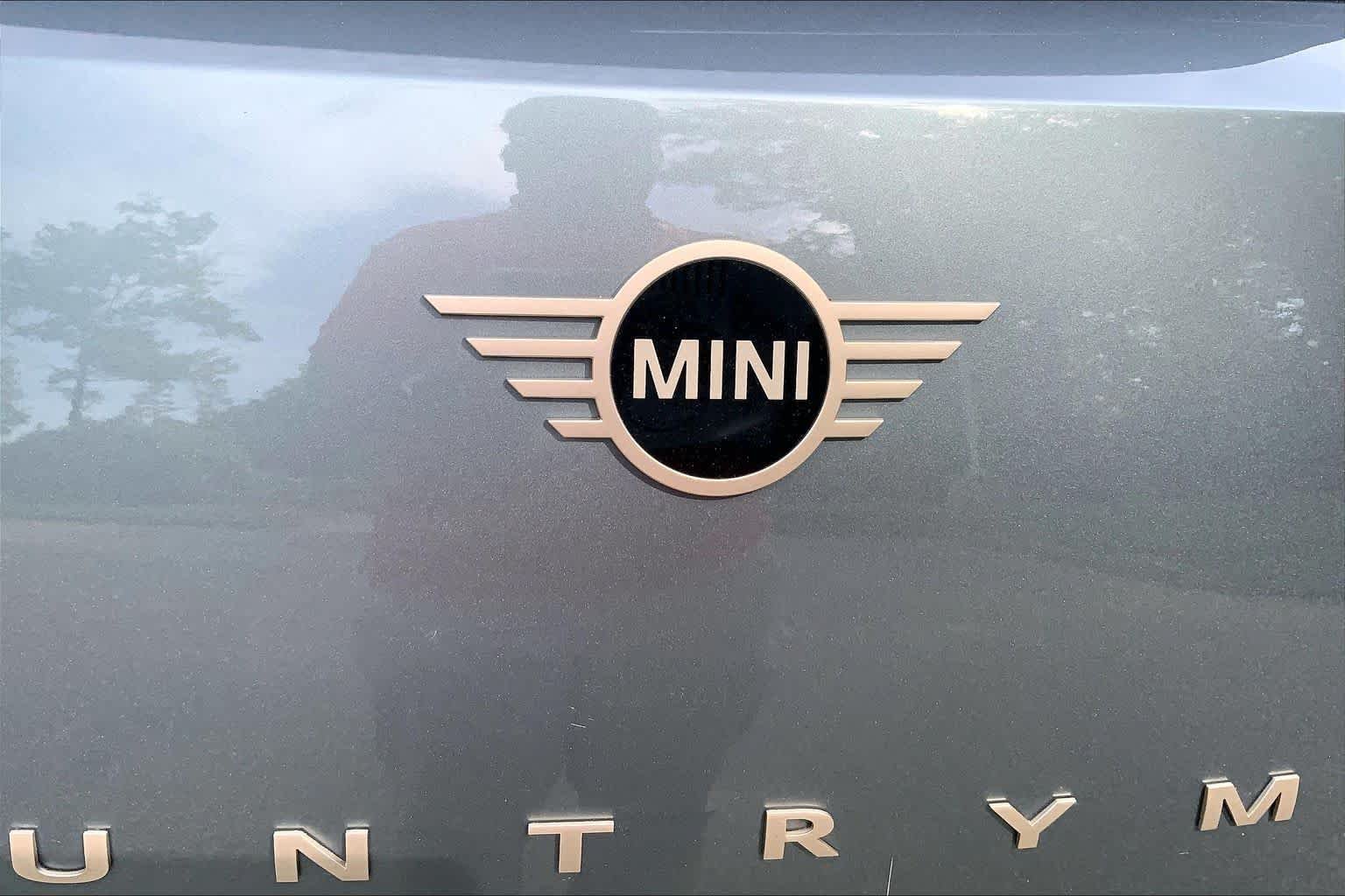 Used 2025 Smokey Green Metallic MINI S image 30