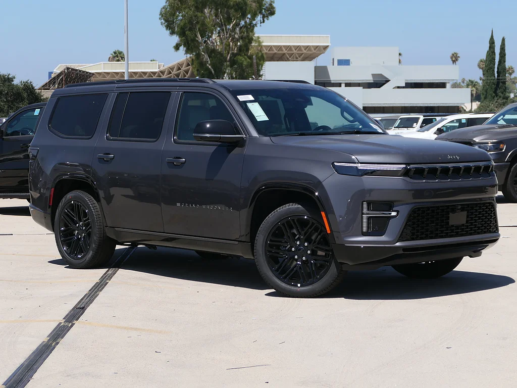 New 2026 Baltic Gray Metallic Clear Coat Jeep Limited Reserve 4x4 image 1