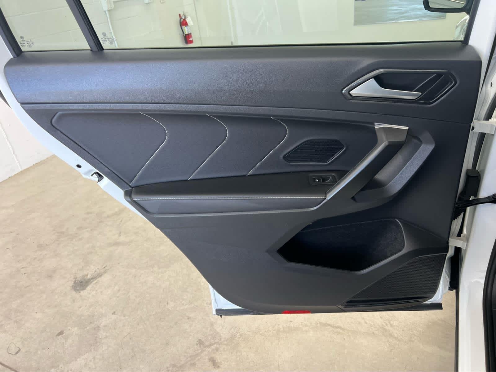 2022 Volkswagen Tiguan SEL R-LINE - Photo 24