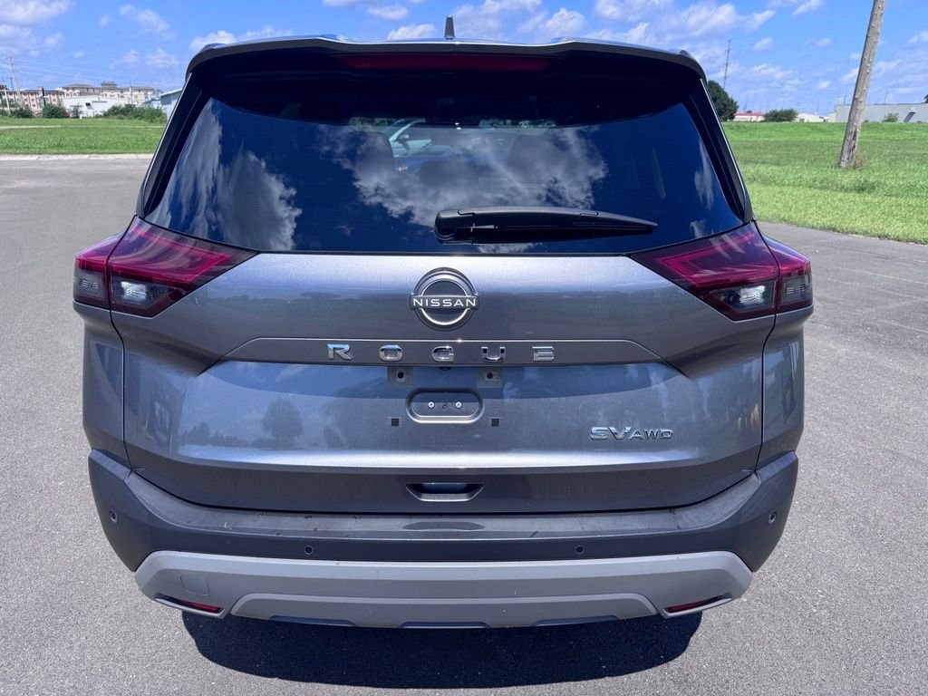 Used 2023 Gun Metallic Nissan SV image 7