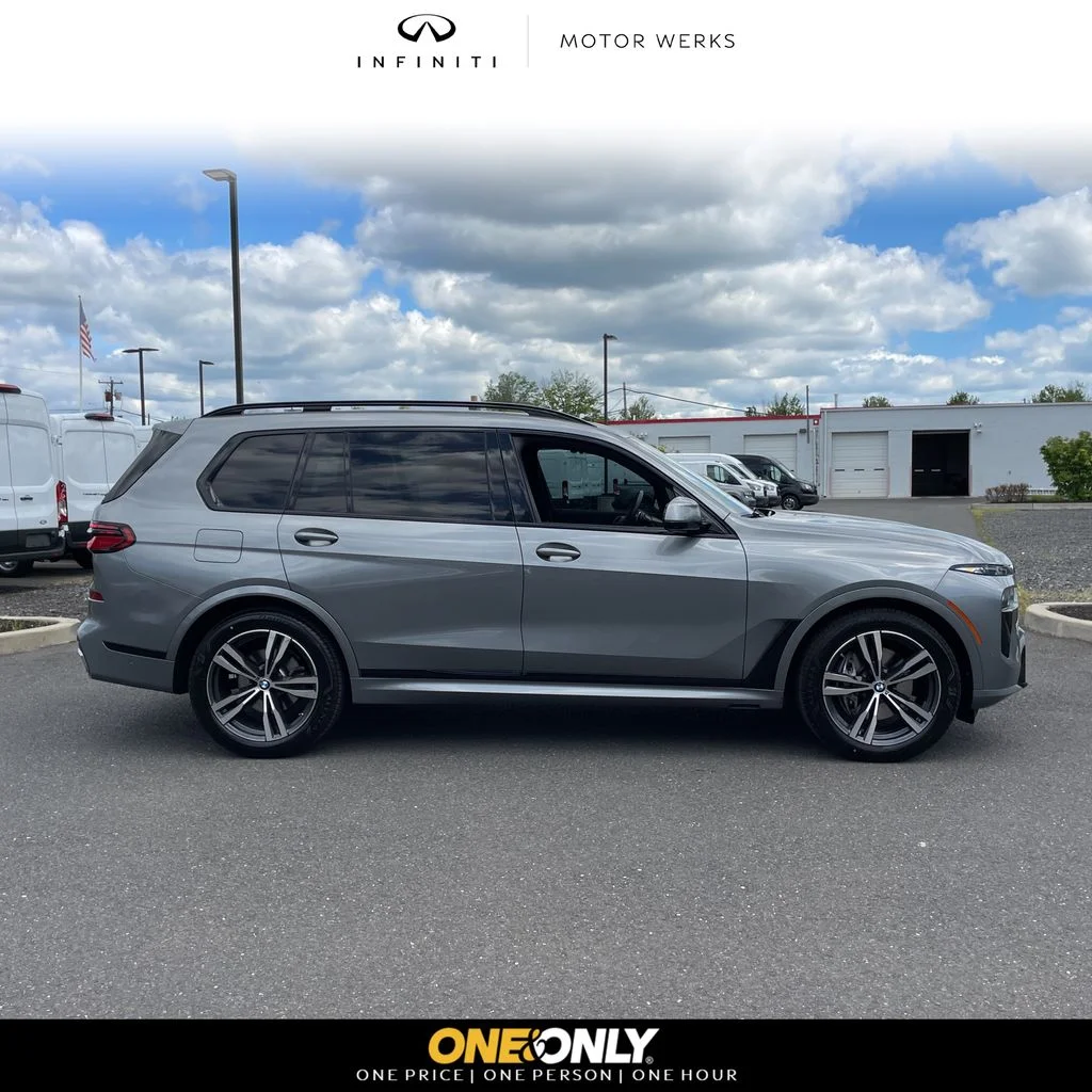 2023 BMW X7 xDrive40i's photo