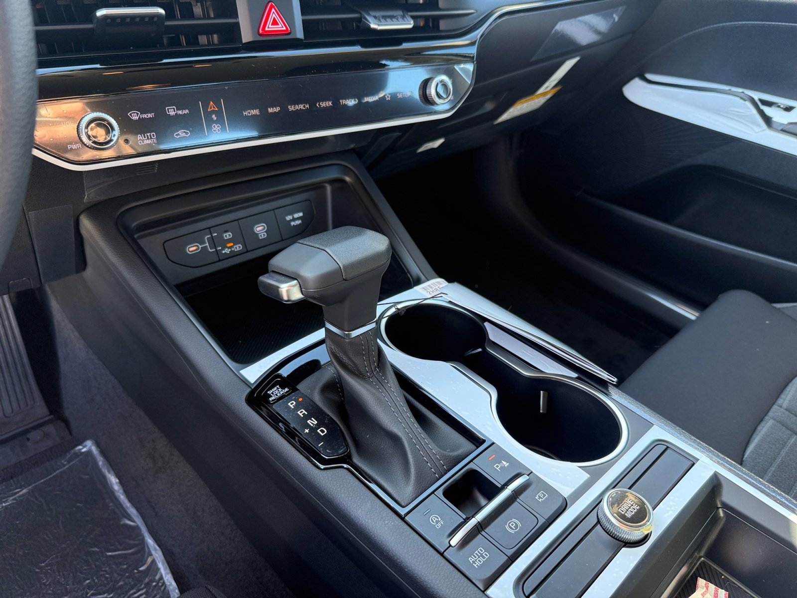 New 2026 Snow White Pearl Kia LXS image 13
