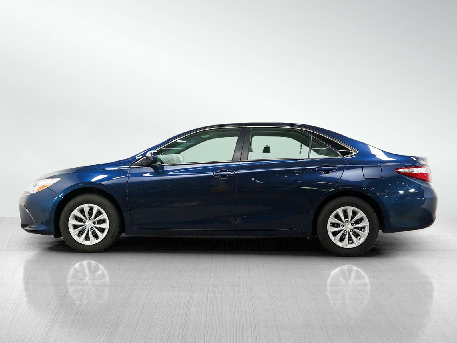 Used 2015 Toyota Camry LE with VIN 4T4BF1FK6FR497001 for sale in Burnsville, Minnesota