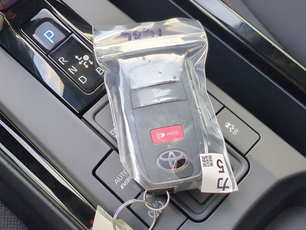 New 2026 Wind Chill Pearl <sup>1</sup> Toyota  SE image 28