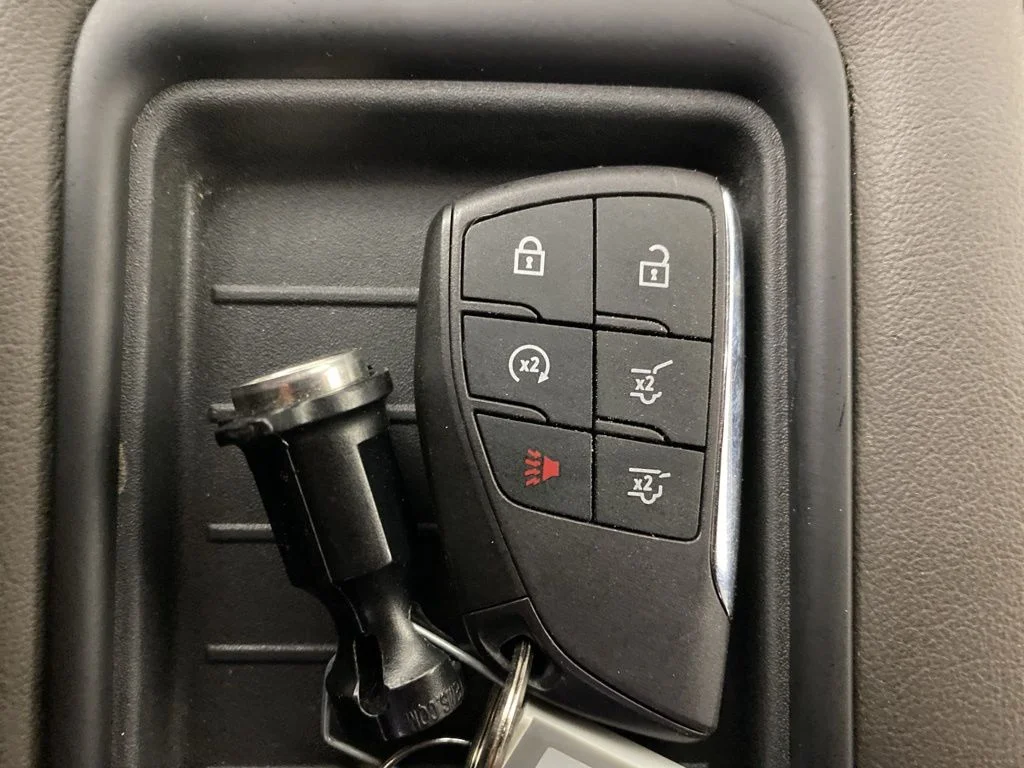 Used 2023 Gray Chevrolet Z71 image 25