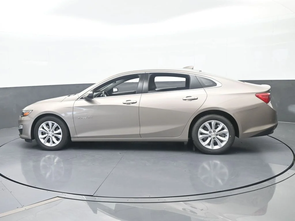Used 2024 Mineral Gray Metallic Chevrolet LT image 3