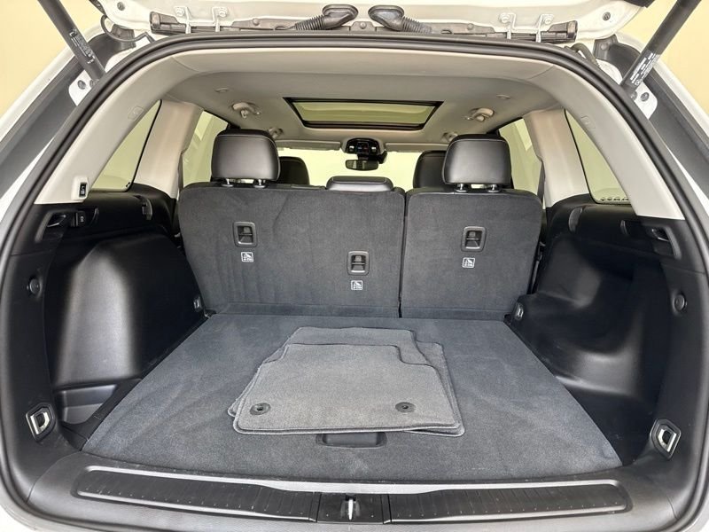 Used 2023 White Jeep Limited image 9