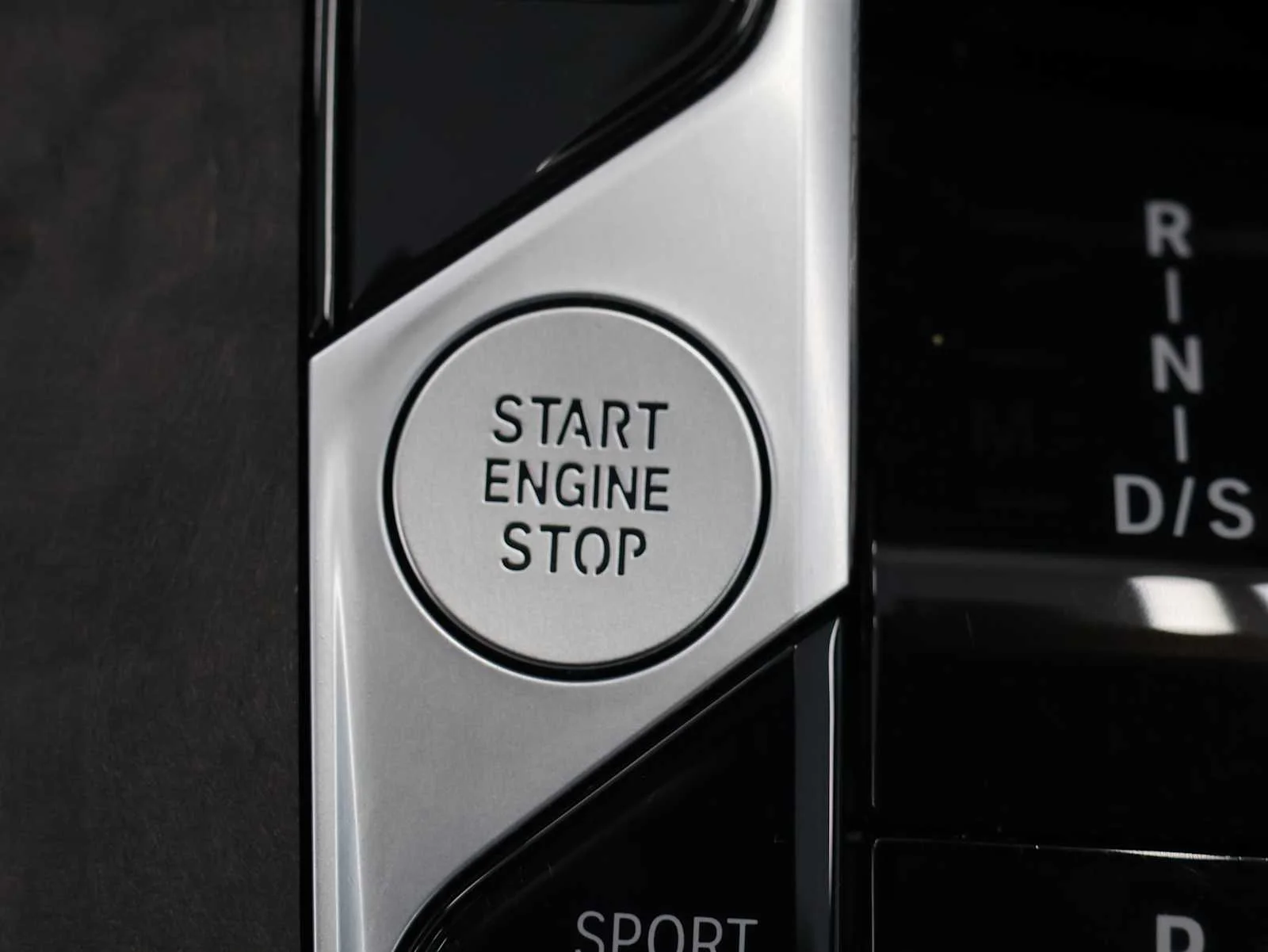 Certified Used 2026 Alpine White BMW xDrive40i image 23