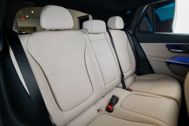New 2026 Polar White Mercedes-Benz GLC 300 image 31