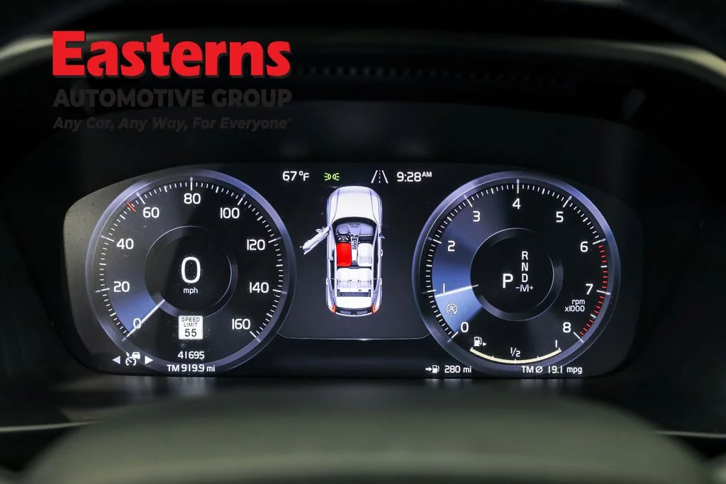 Used 2021 Silver Volvo Momentum image 16