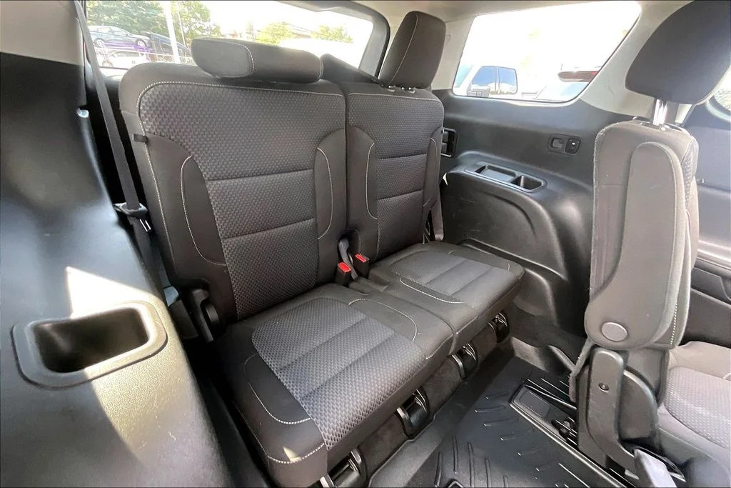 Used 2023 Red GMC SLE image 27
