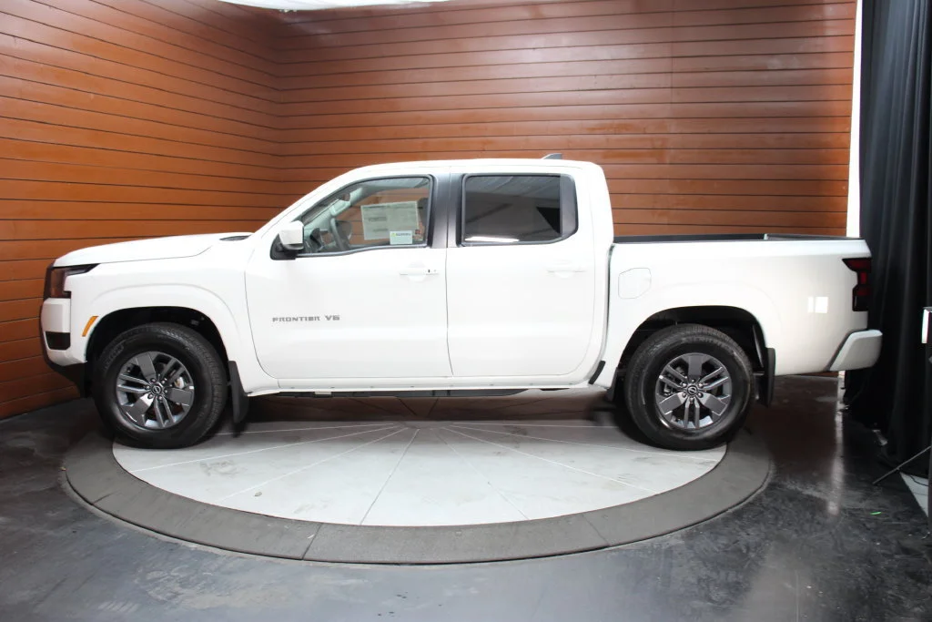 New 2027 Glacier White Nissan Crew Cab SV image 22