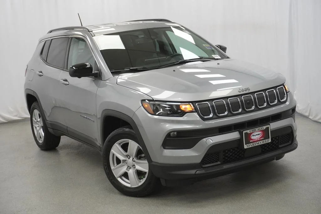Certified Used 2022 Silver Jeep Latitude image 8
