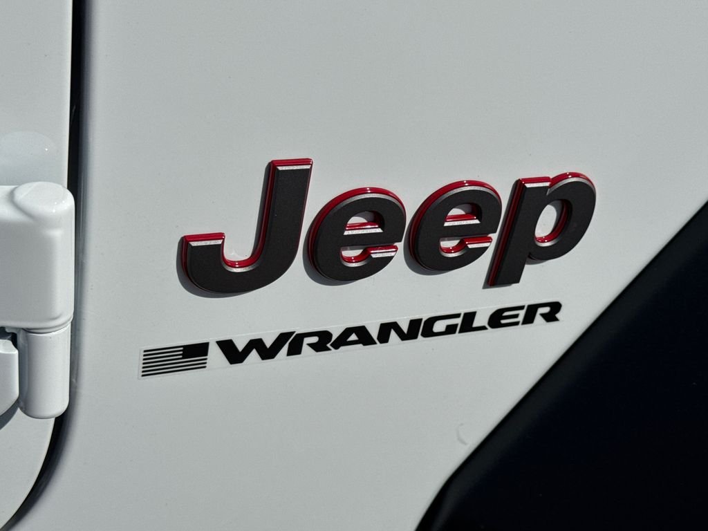 New 2026 Bright White Clear-Coat Exterior Paint Jeep Rubicon image 8