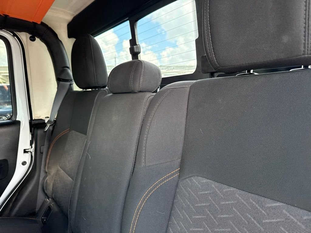 Used 2023 White Jeep Mojave image 21