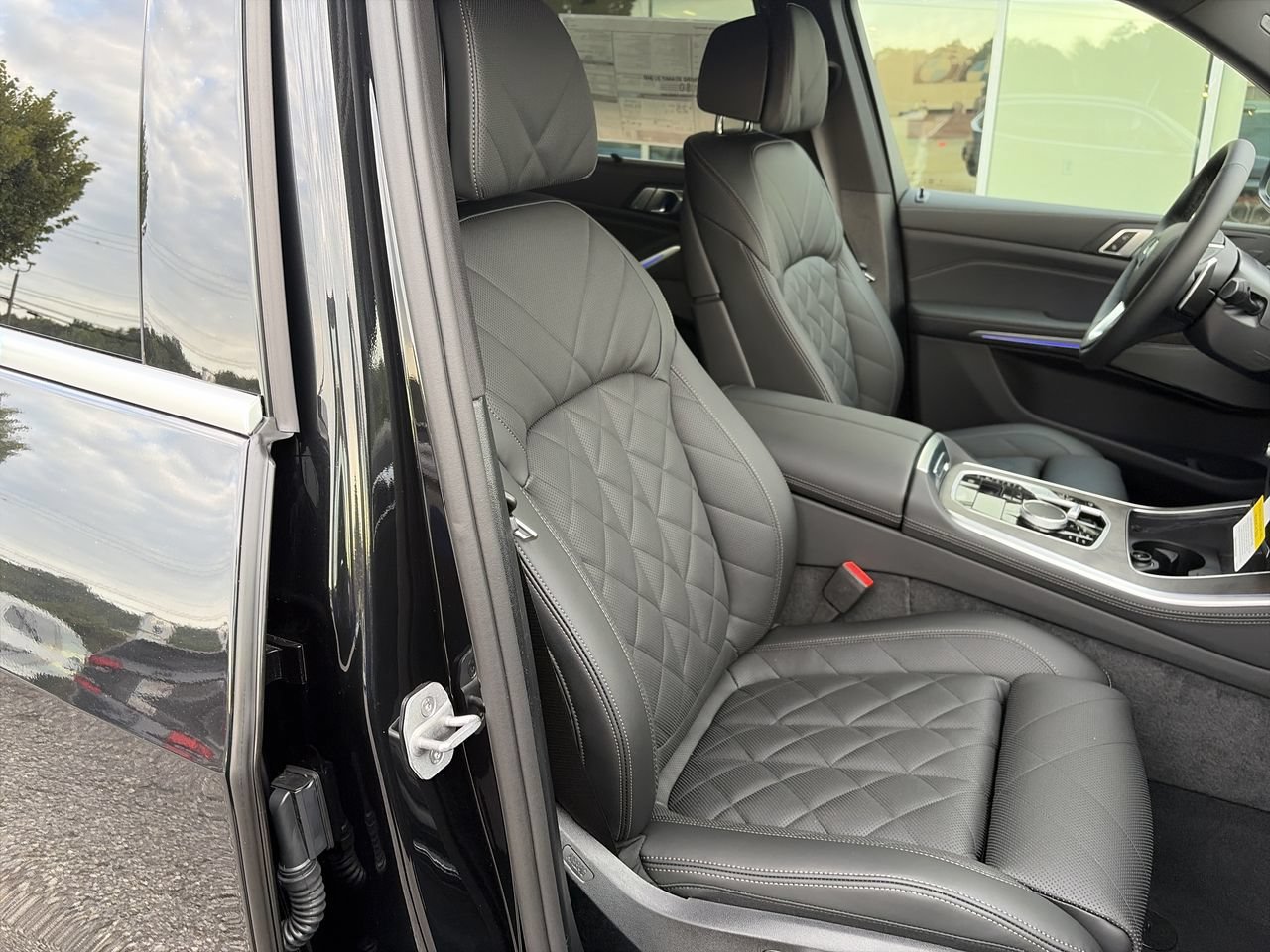 Used 2026 Black Sapphire Metallic BMW xDrive40i image 37