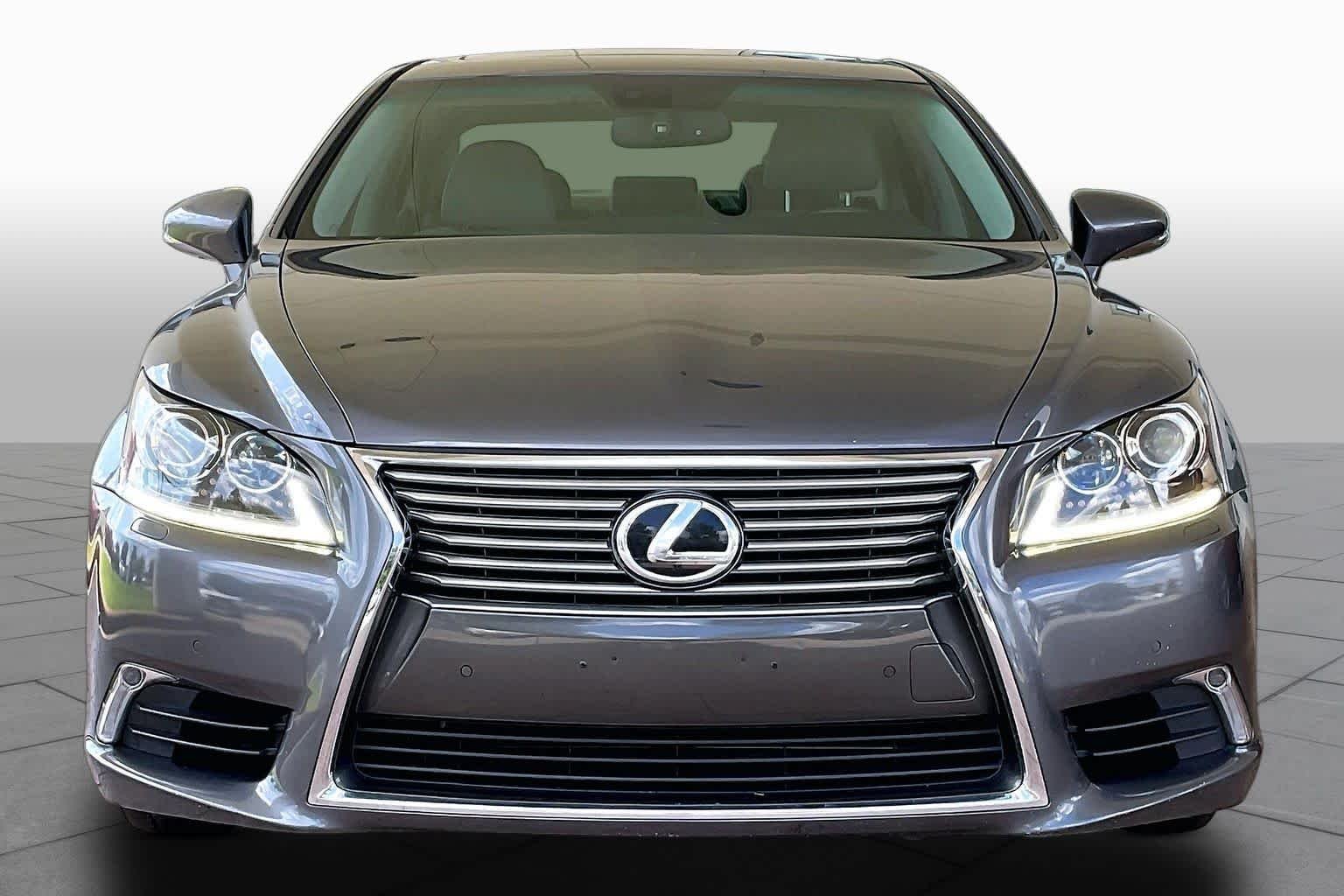 Used 2017 Nebula Gray Pearl Lexus  image 4