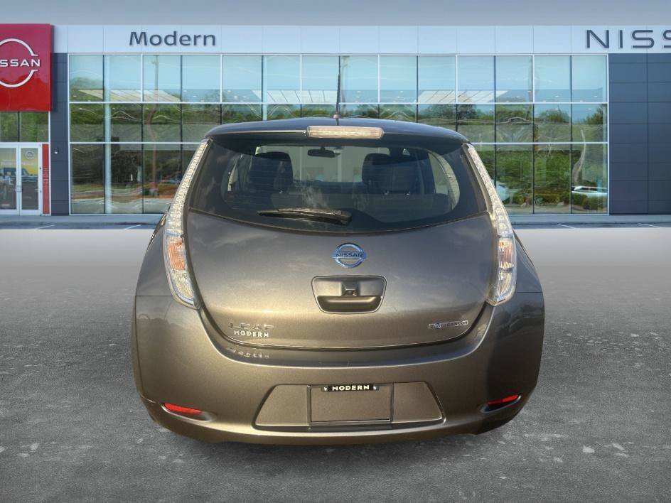 Used 2016 Gun Metallic Nissan S image 6