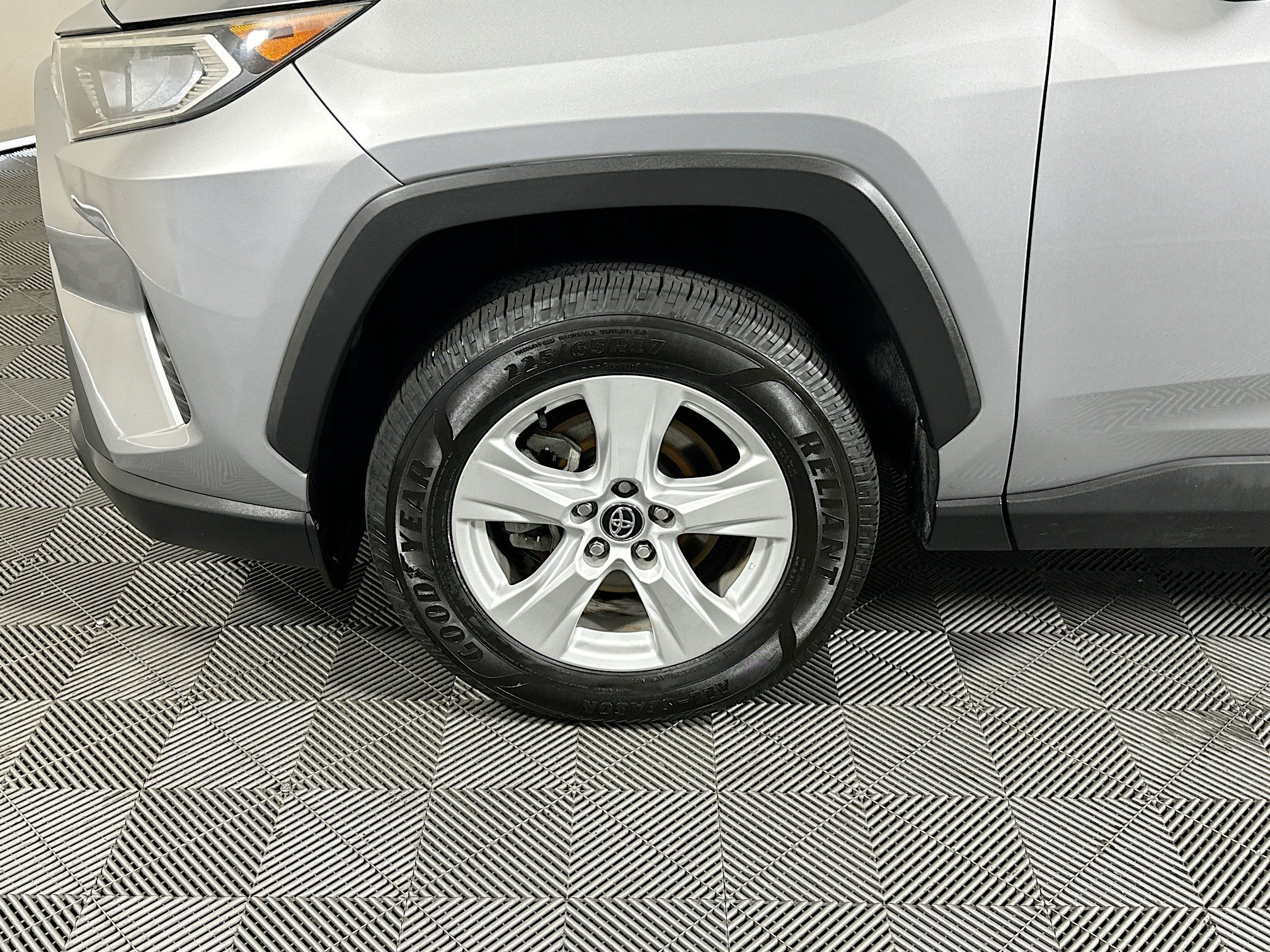 Used 2020 Silver Sky Metallic Toyota XLE image 11