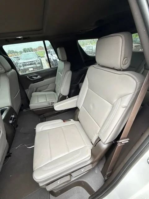 Used 2023 White Frost Tricoat GMC SLT image 21