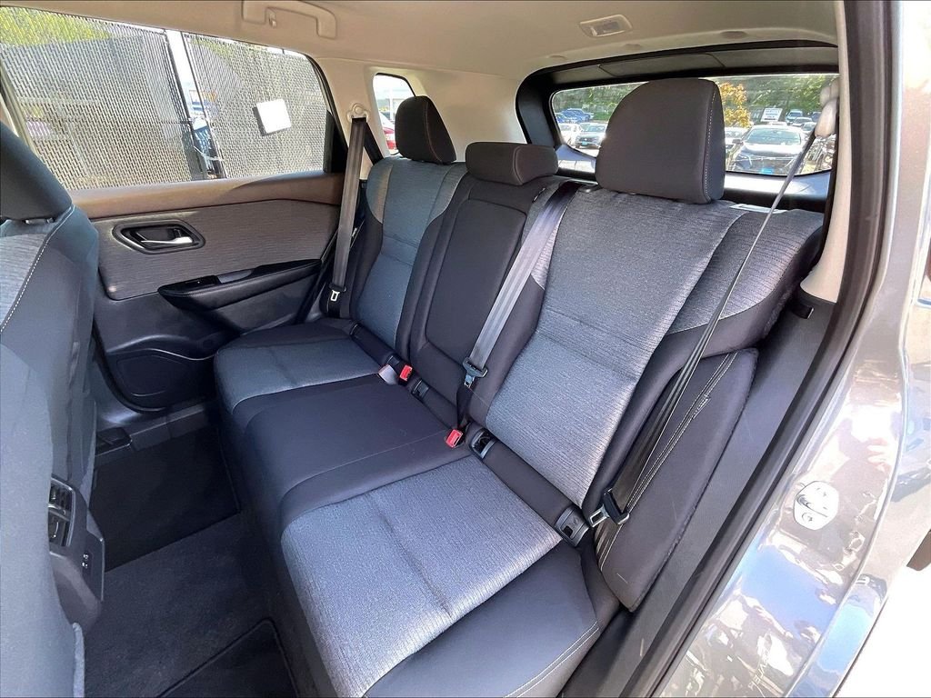 Used 2023 Gray Nissan SV image 15