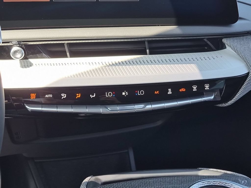 2027 Cadillac OPTIQ Luxury - Photo 12