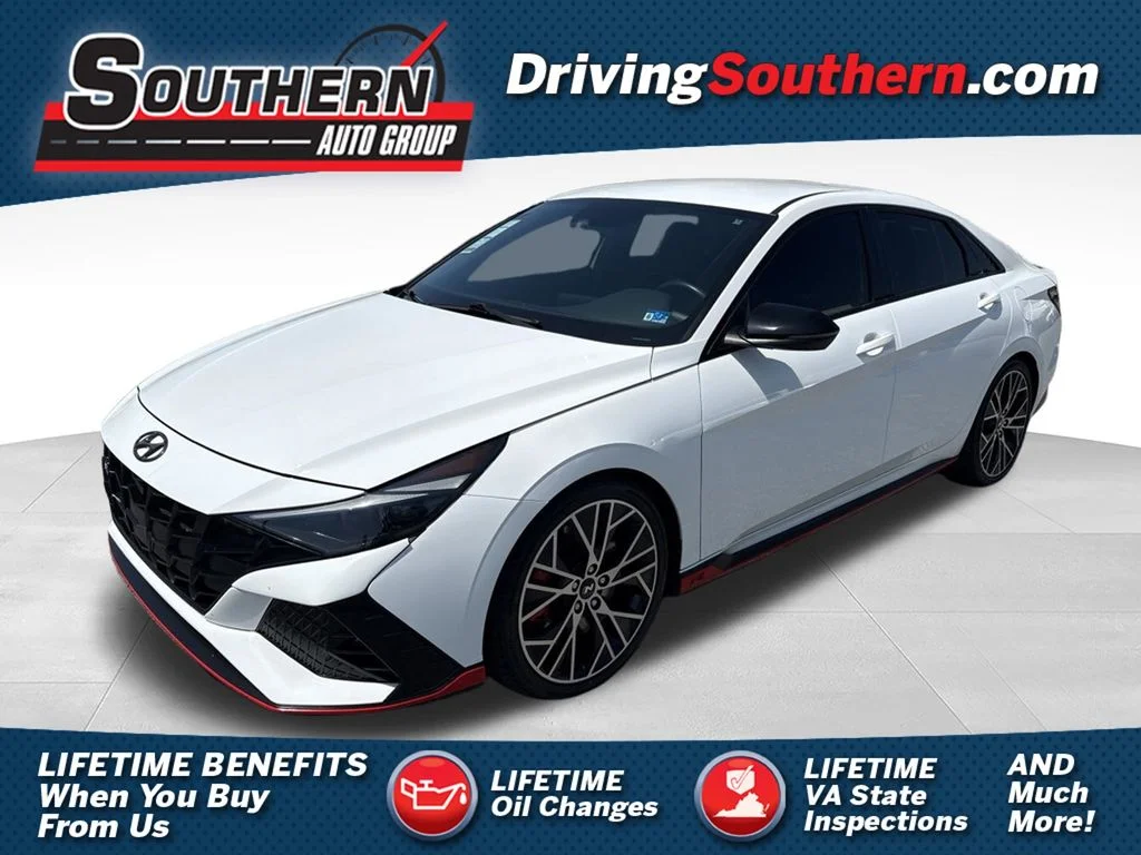 Used 2022 Ceramic White Hyundai Base image 1