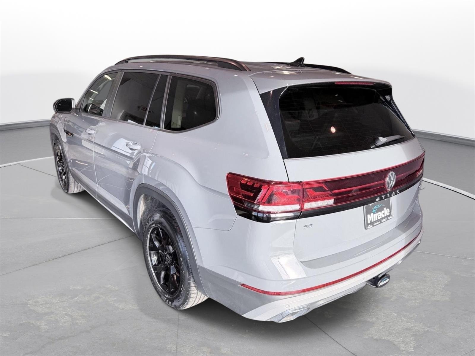 Used 2024 Pure Gray Volkswagen 2.0T Peak Edition SE w/Technology image 5