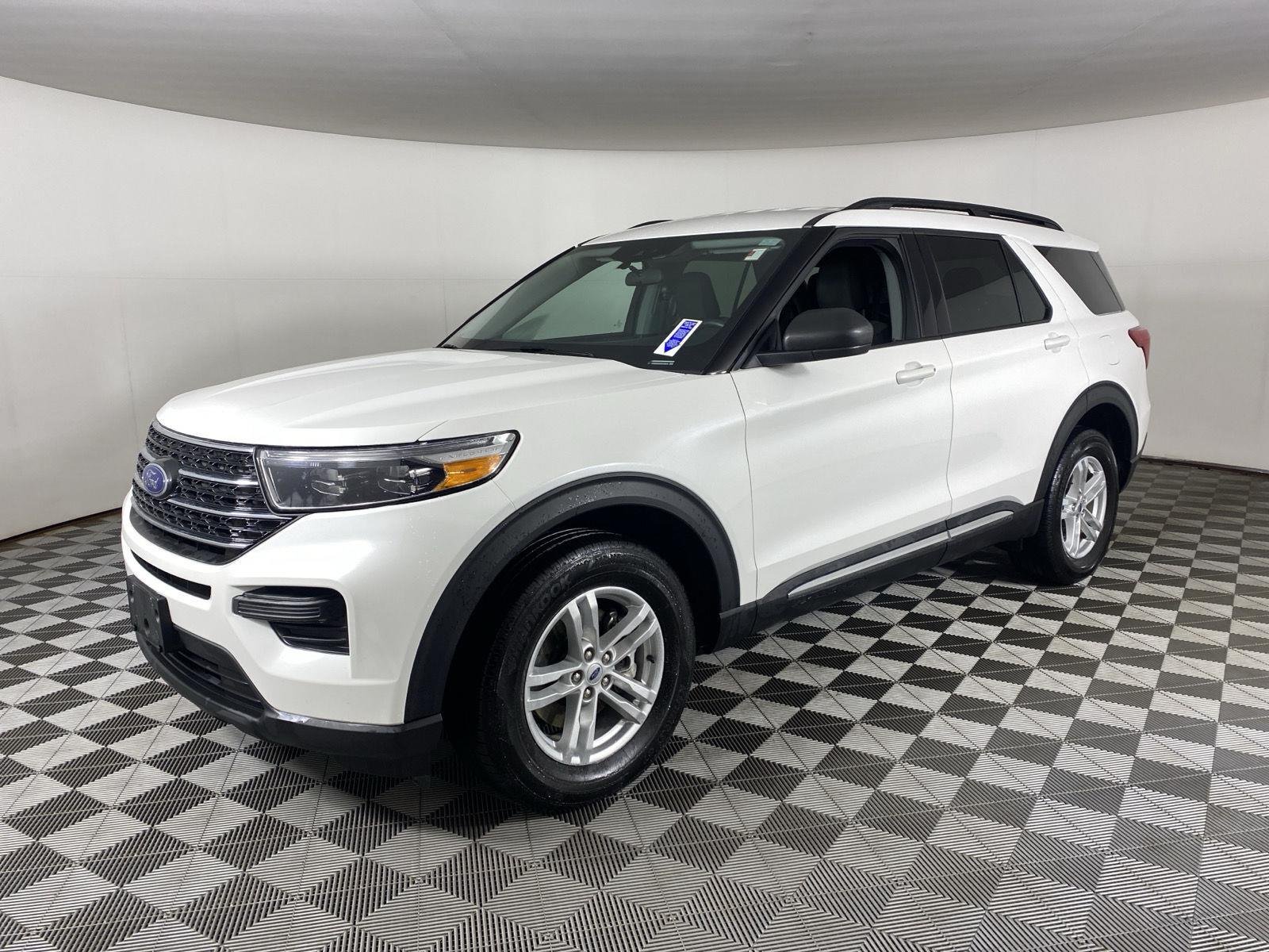 Used 2024 Star White Metallic Tri-Coat Ford XLT image 3