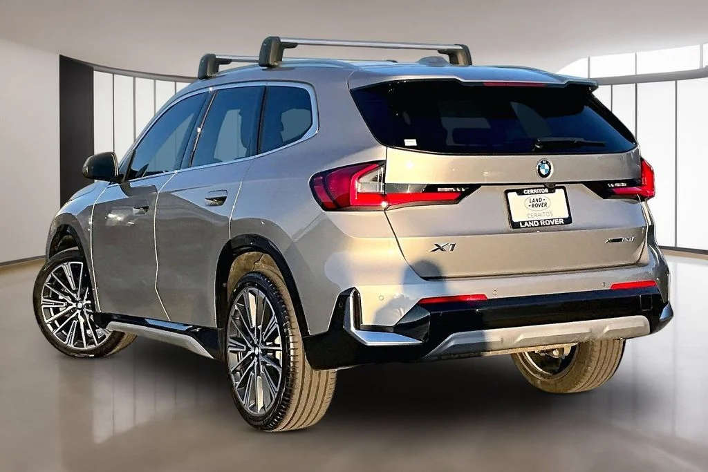Used 2025 Silver BMW xDrive28i image 4