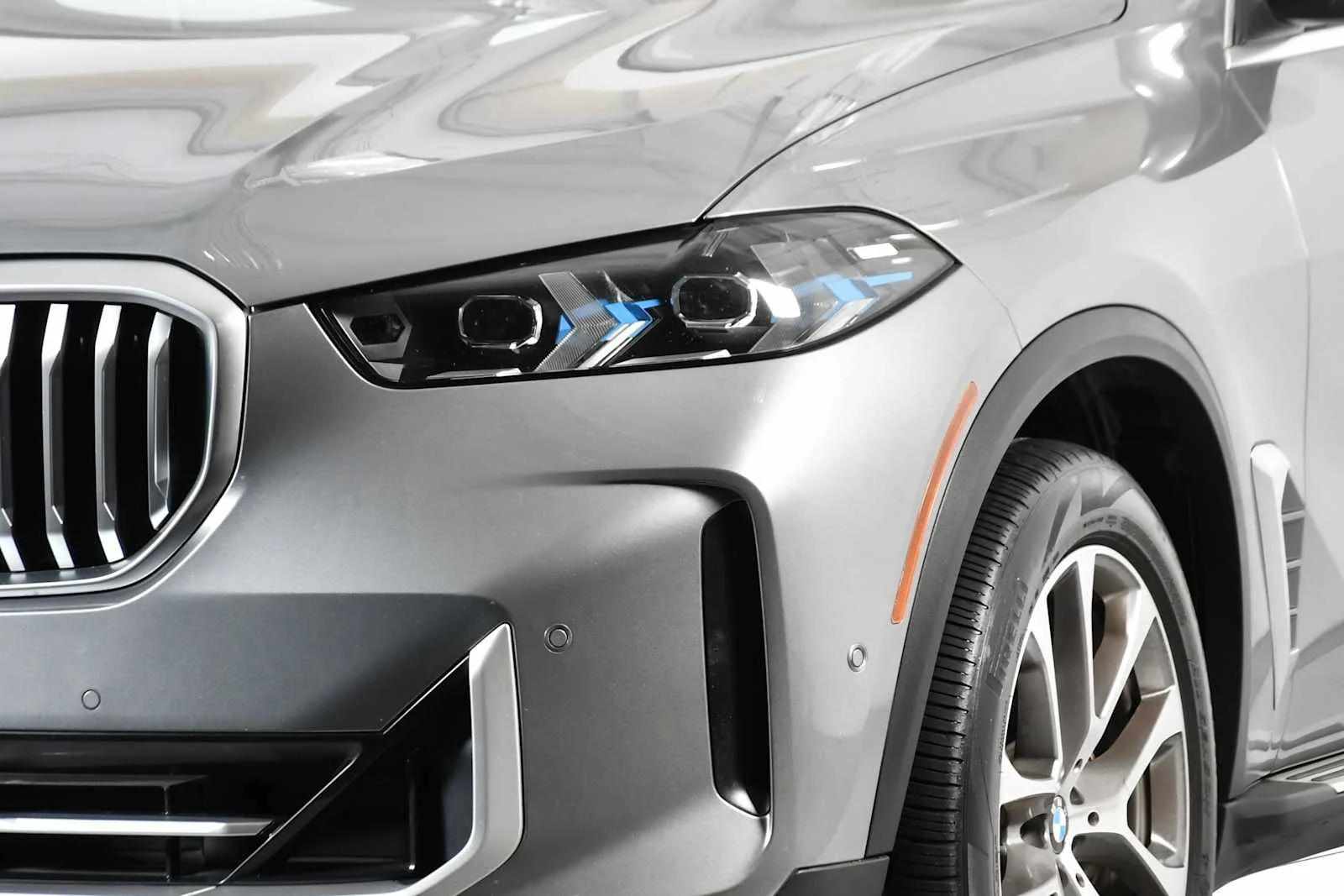Used 2024 Skyscraper Grey Metallic BMW xDrive40i image 9