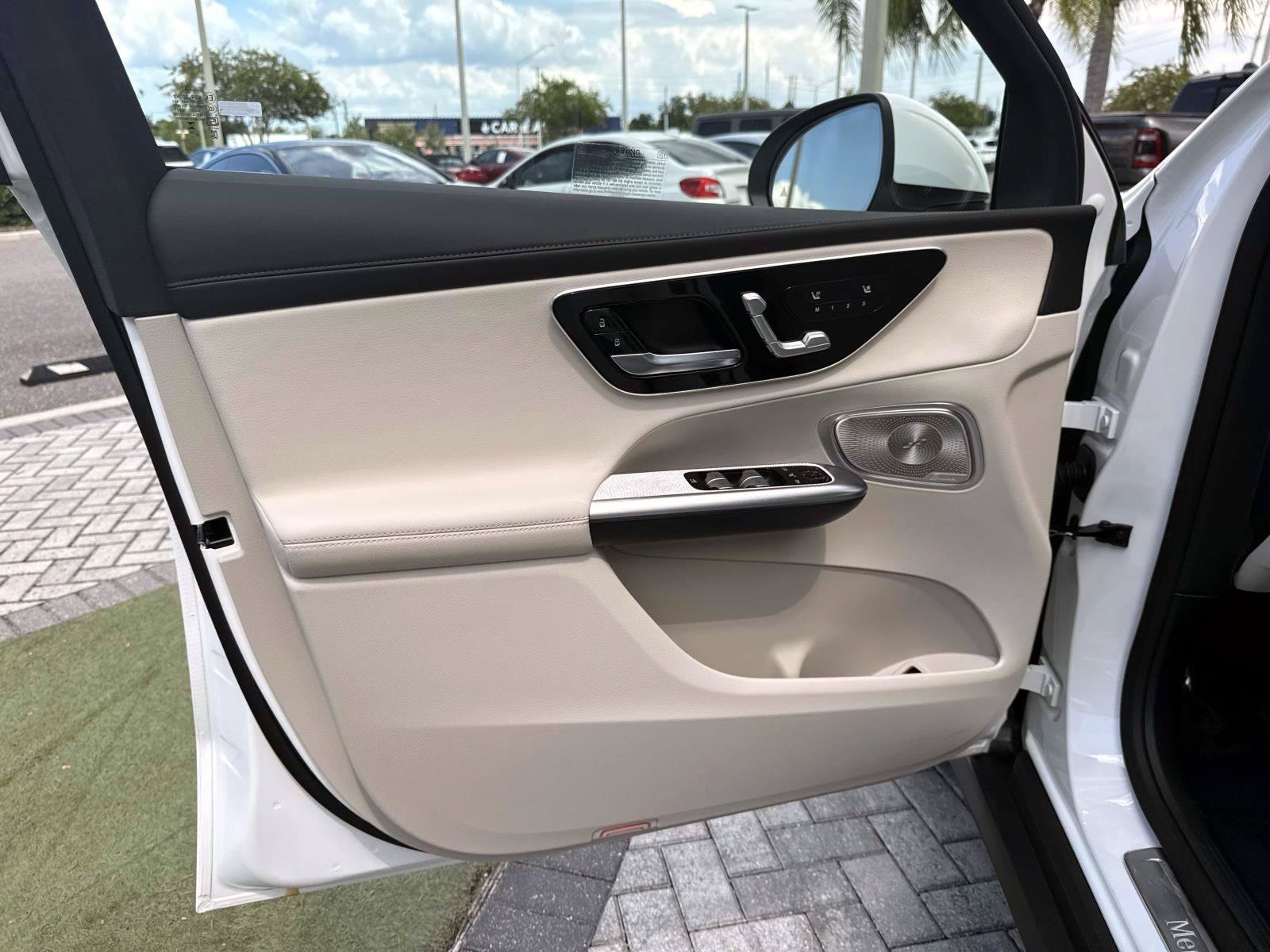 New 2026 Polar White Mercedes-Benz 300 SUV image 17