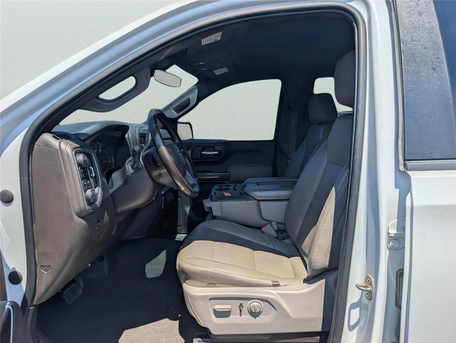 Used 2022 Iridescent Pearl Tricoat Chevrolet RST image 11