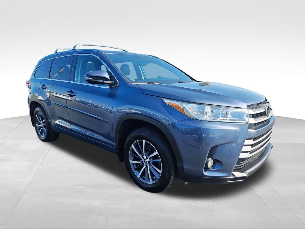 Used 2018 Blue Toyota XLE image 7