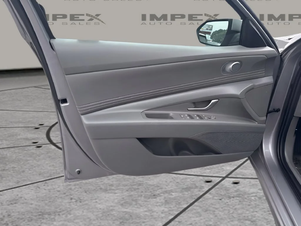 Used 2025 Silver Hyundai SEL Convenience image 25