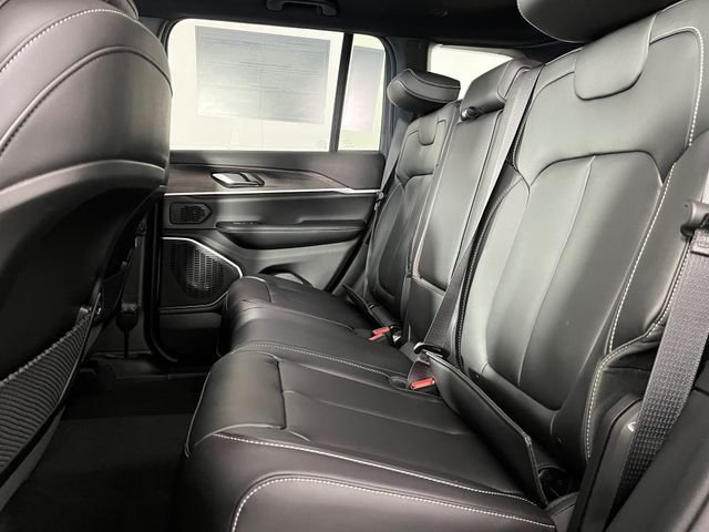New 2026 Bright White Clear-Coat Exterior Paint Jeep Limited image 7