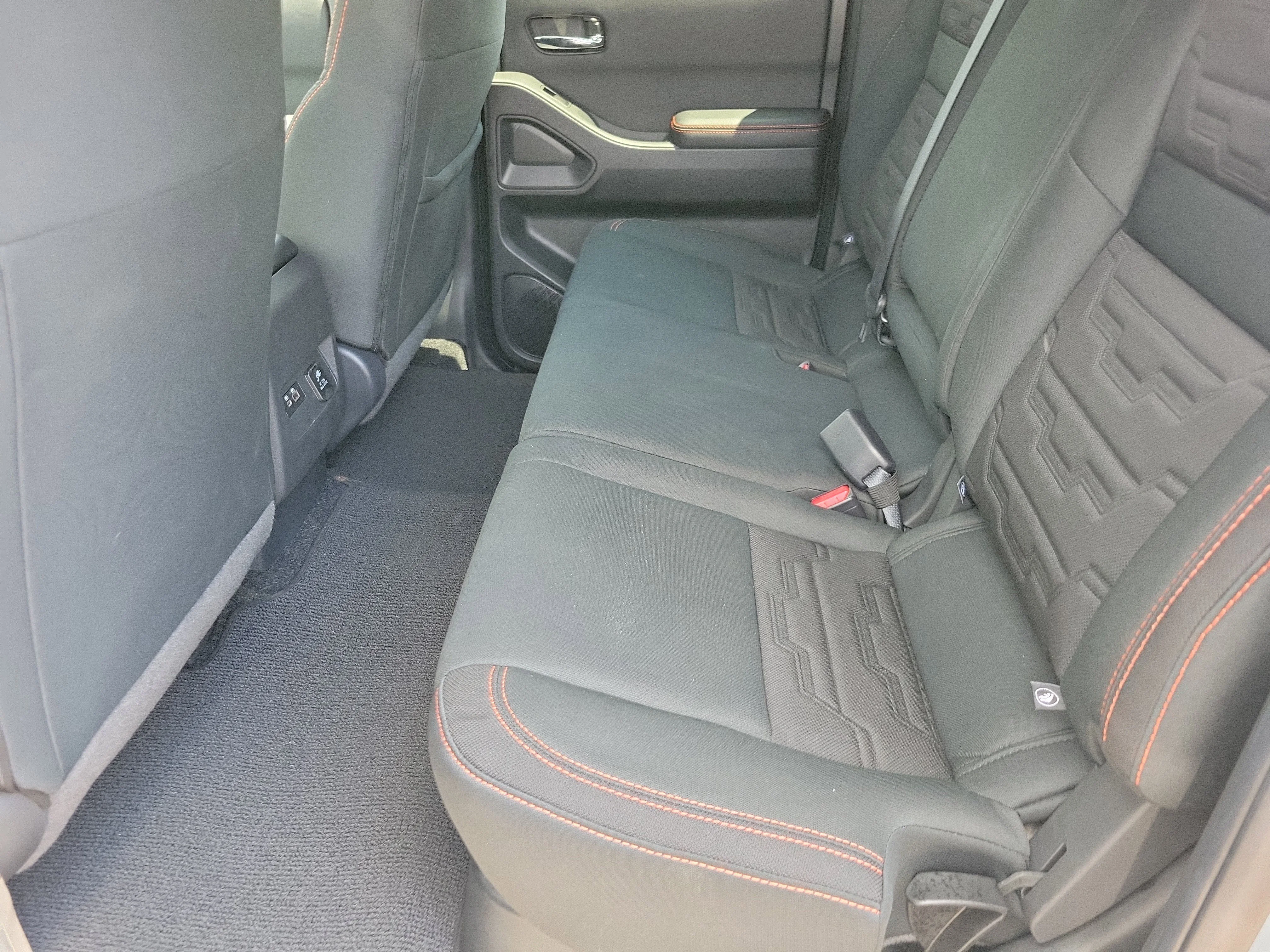 Used 2025 Boulder Gray Pearl Nissan PRO-X image 9