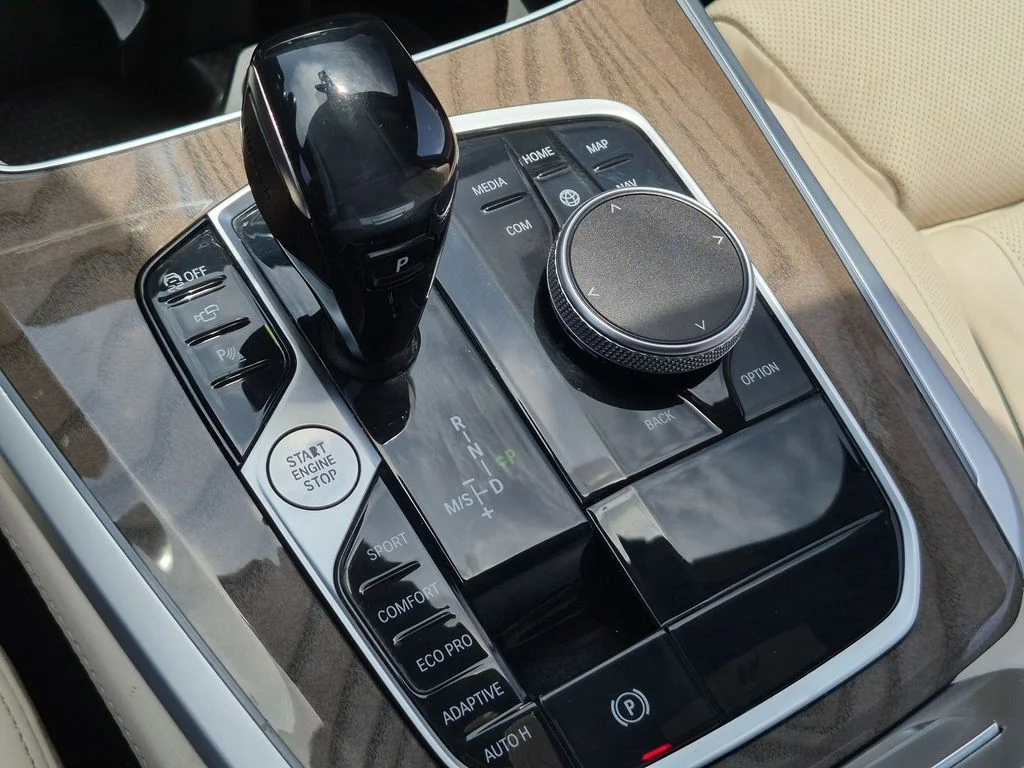 Used 2021 White BMW sDrive40i image 11