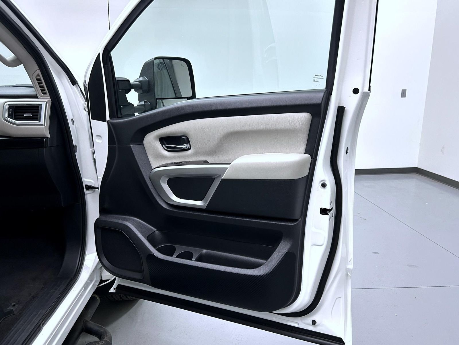 Used 2021 White Nissan SV image 16