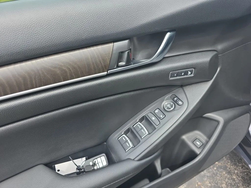 2021 Honda Accord Touring - Photo 21