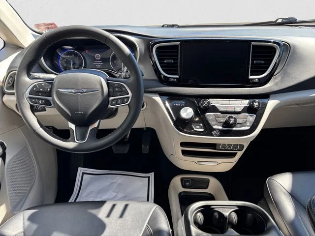 Used 2024 White Chrysler Touring L image 11